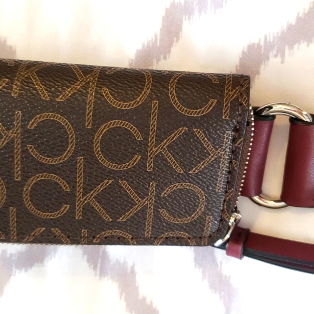 Calvin Klein Bella Adjustable Crossbody - Picture 10 of 17